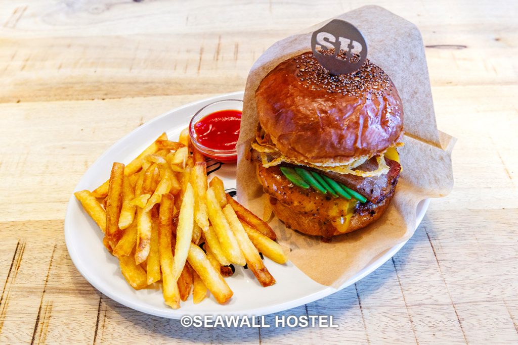 徒歩1分のところにある Sandbox Burgers